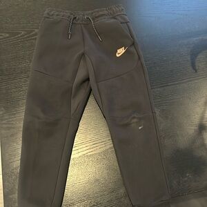 Nike tech joggers boys size small worn